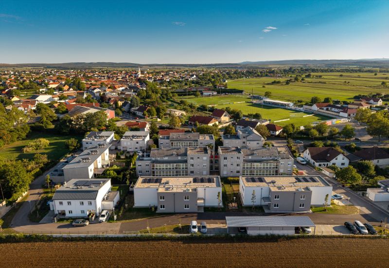 Luftbild der Wohnhausanlage am Ortsrand von St. Margarethen